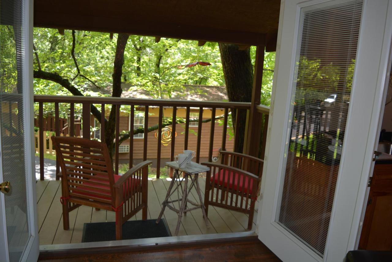 The Woods Cabins Eureka Springs Rum bild