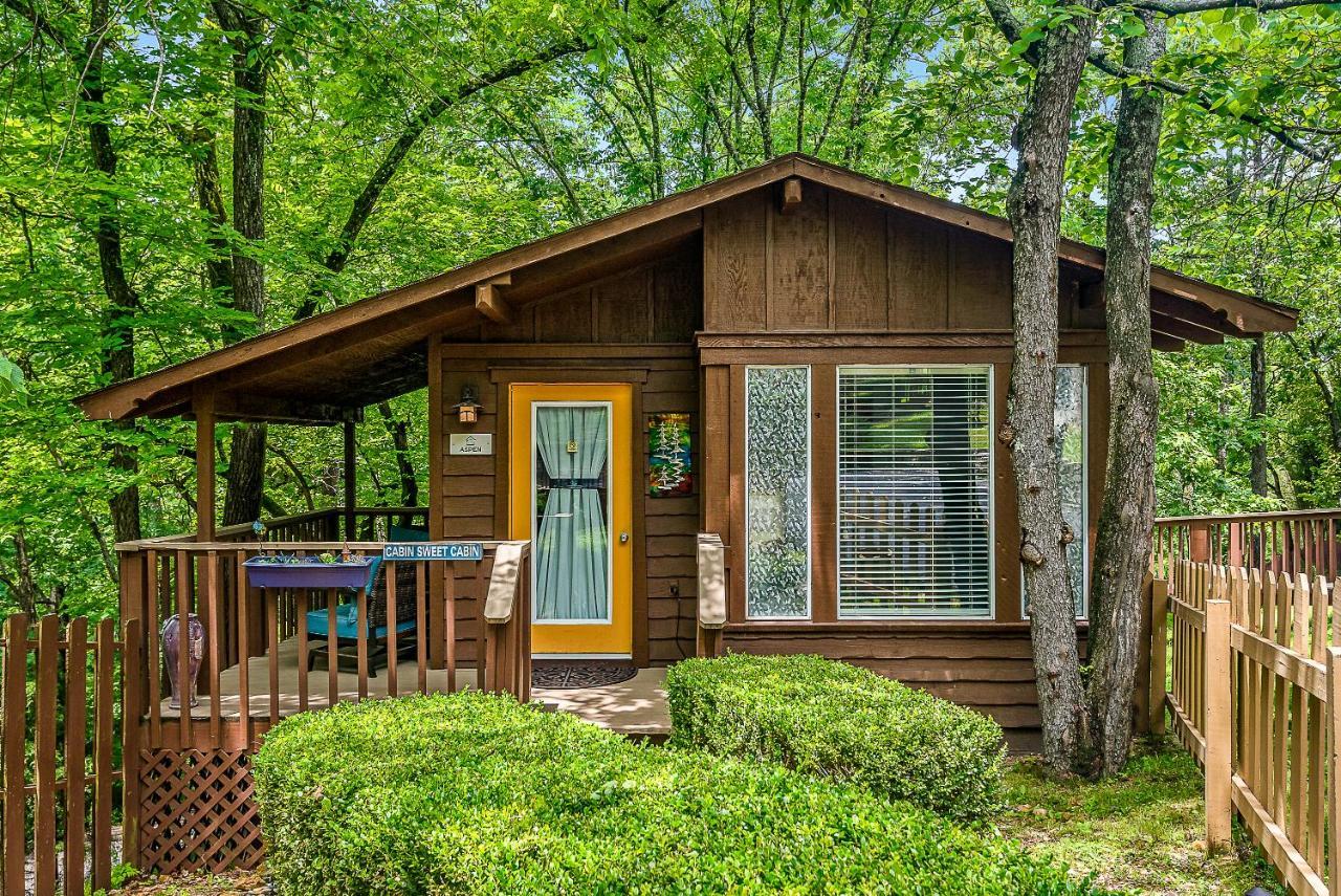 The Woods Cabins Eureka Springs Exteriör bild
